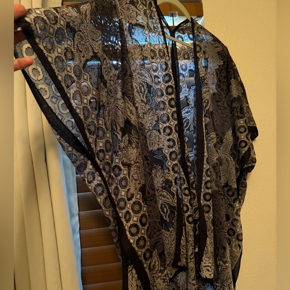 Patterned Kimono - Picture 3 of 6